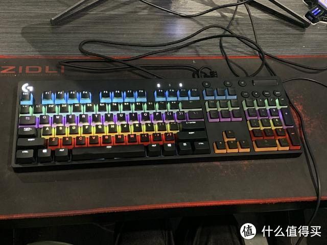 玩跨界出新品，罗技获得妹子一致好评——G610彩虹版键盘开箱评测