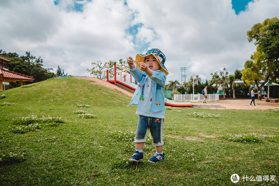 93g的索尼FE卡口便携镜：聊聊【三阳 AF 24mm F2.8】的使用体会！