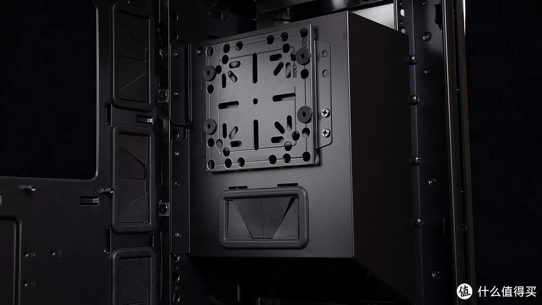 i9-9900KF+M10H+iGAME RTX 2080S装机,实测SL600M垂直风道