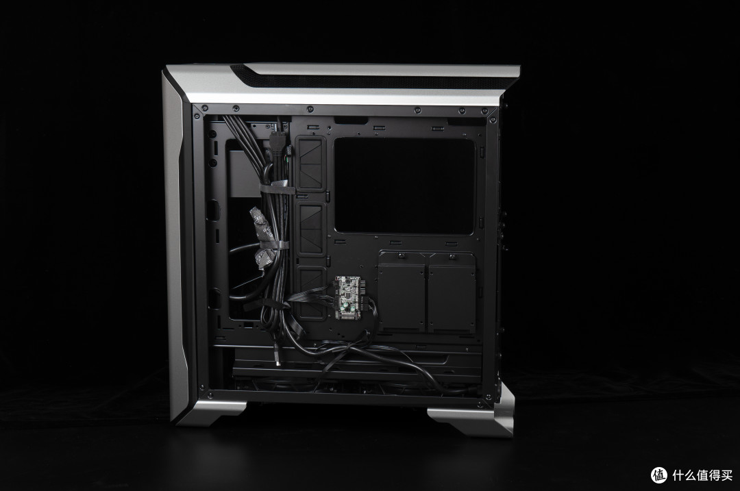 i9-9900KF+M10H+iGAME RTX 2080S装机,实测SL600M垂直风道