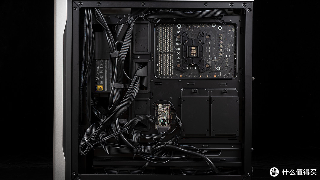 i9-9900KF+M10H+iGAME RTX 2080S装机,实测SL600M垂直风道