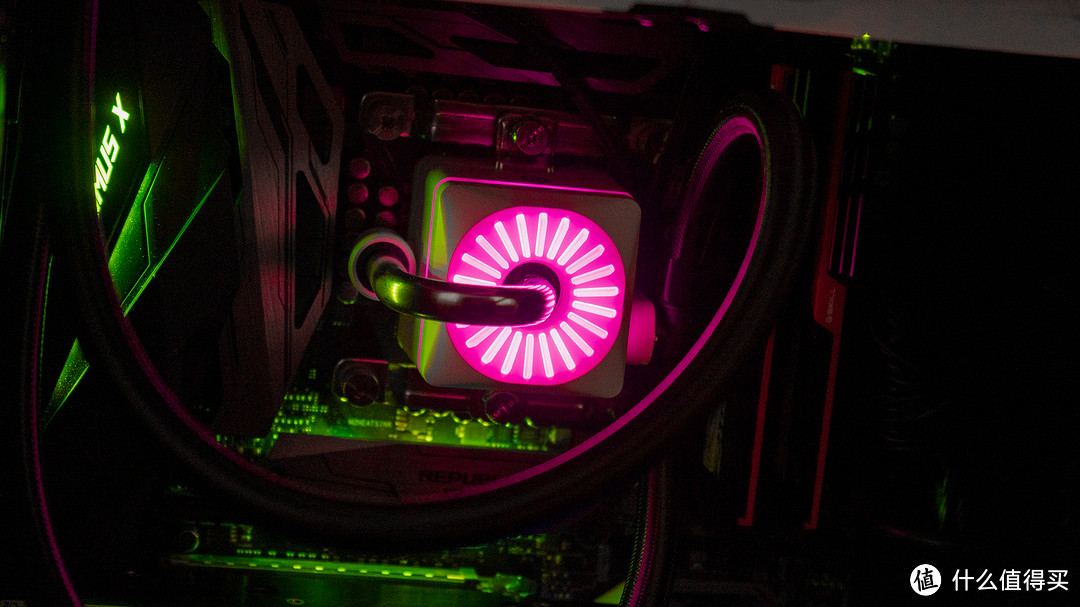 i9-9900KF+M10H+iGAME RTX 2080S装机,实测SL600M垂直风道