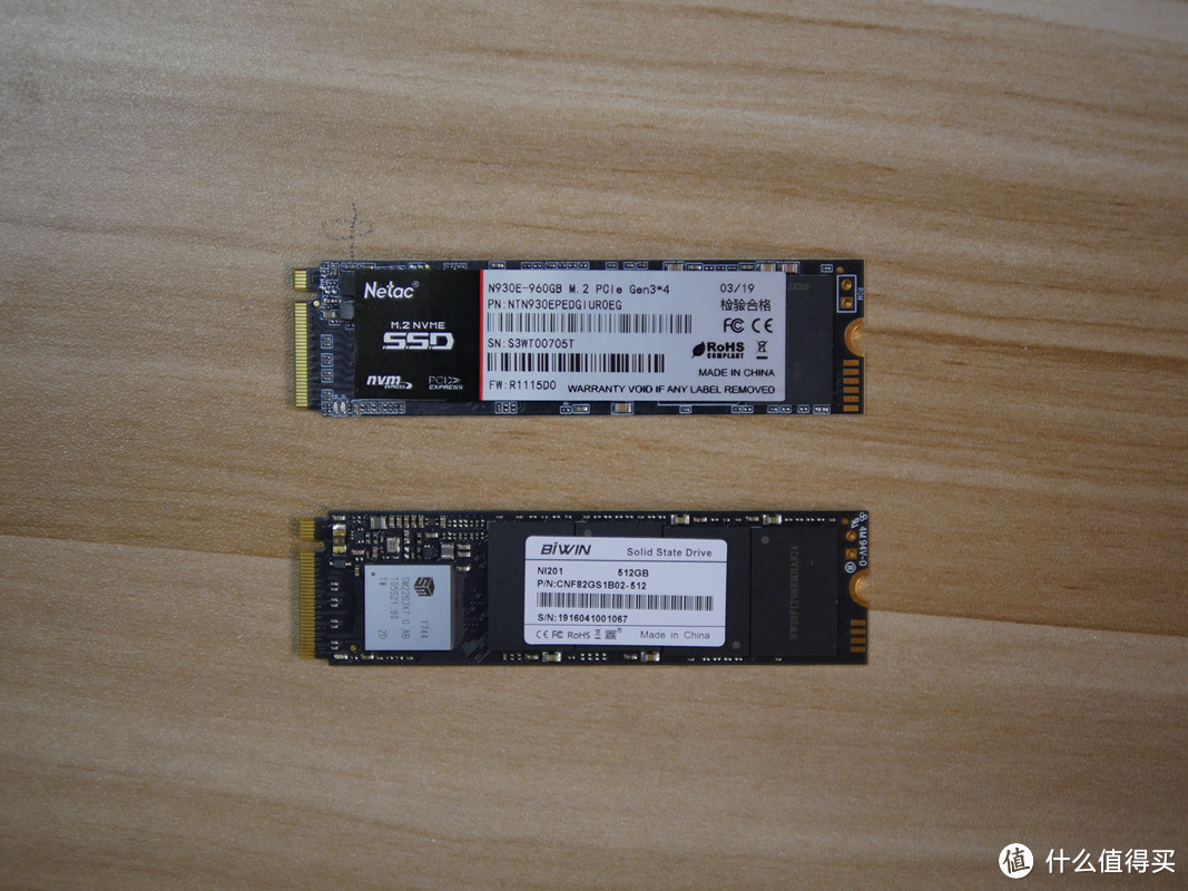 换上朗科960GB NVMe SSD 固态硬盘，打造超快速大容量的完美笔电