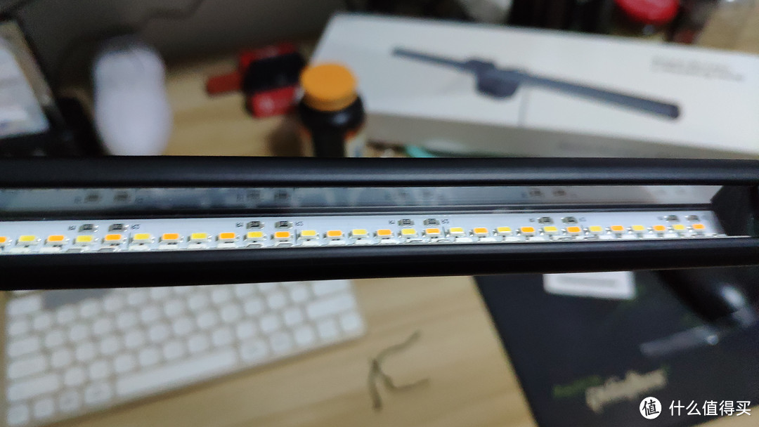 媲美且仅次于明基ScreenBar Plus的“进口”显示器挂灯