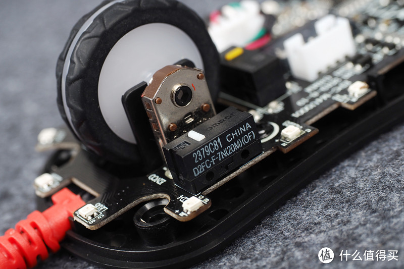 Xtrfy M4游戏鼠标拆解评测 —— 70g轻量化洞洞鼠