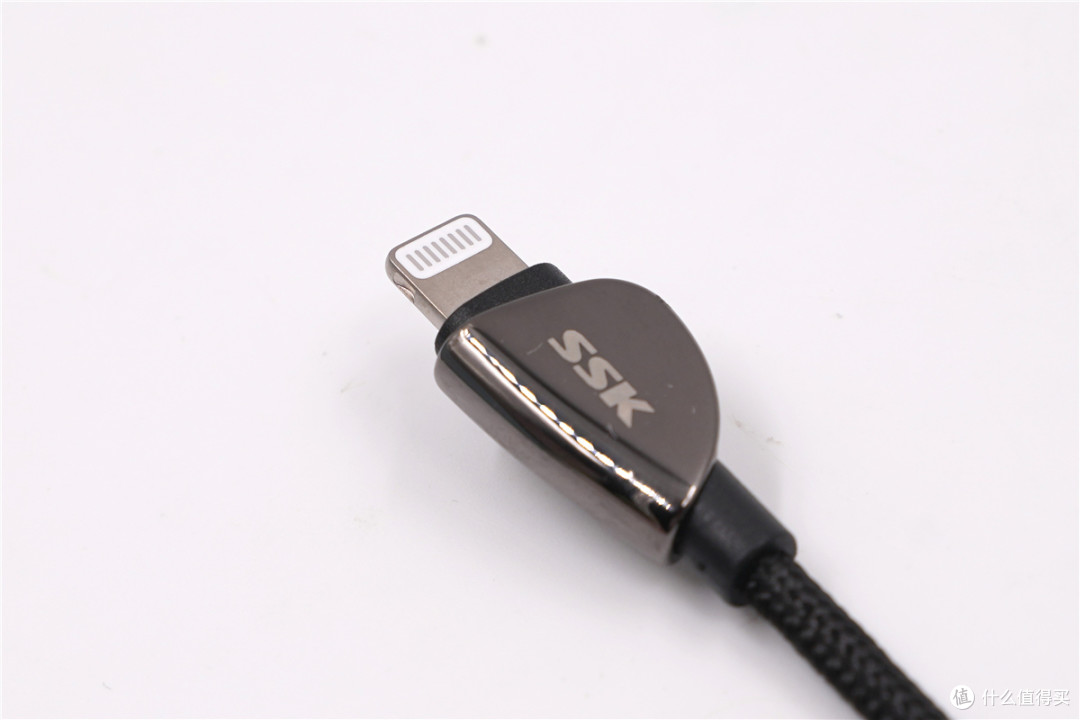 圆弧三角形设计,SSK USB-C to Lightning编织线评测