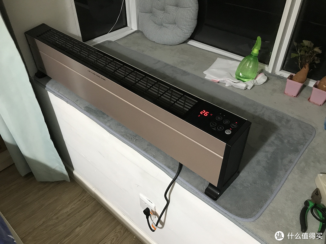 这个冬天在家不再怕湿冷,就靠美的踢脚线取暖器!