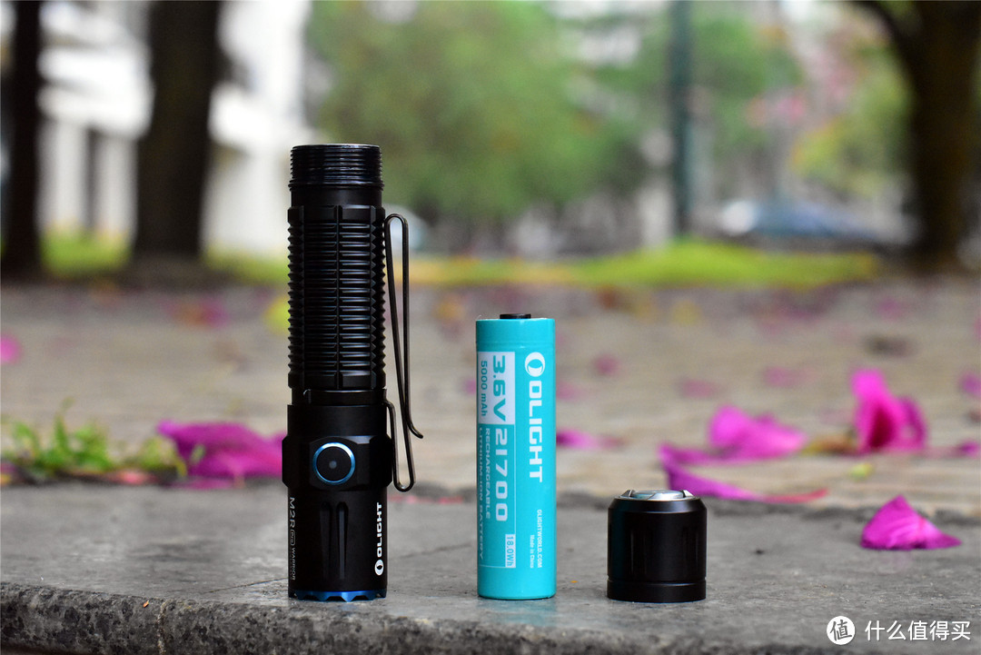OLIGHT M2R PRO磁吸直充21700小直手电开箱