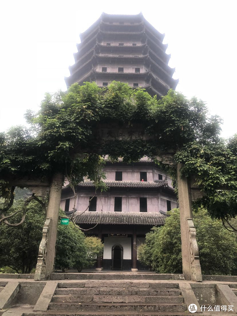 江南忆，最忆是杭州：10月底漂雨的日子游杭州六合塔公园