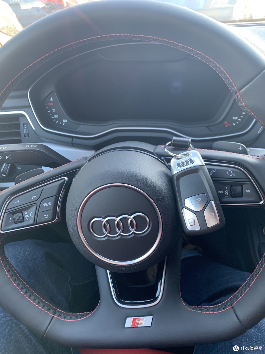 s标识平底方向盘总结奥迪s5,说到底还是外观漂亮,强烈推荐纳瓦拉蓝色