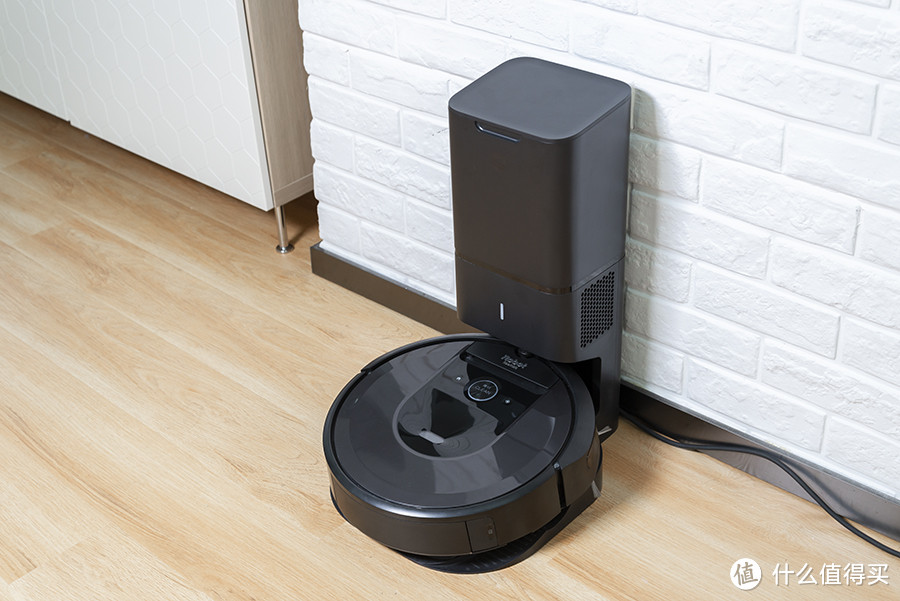 价格贵的扫地机值不值得买？iRobot Roomba i7、石头T6、科沃斯T5对比横评