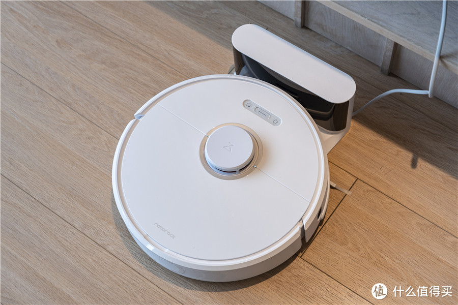 价格贵的扫地机值不值得买？iRobot Roomba i7、石头T6、科沃斯T5对比横评