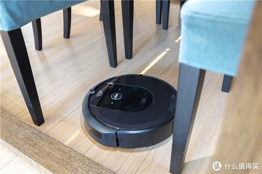 价格贵的扫地机值不值得买？iRobot Roomba i7、石头T6、科沃斯T5对比横评