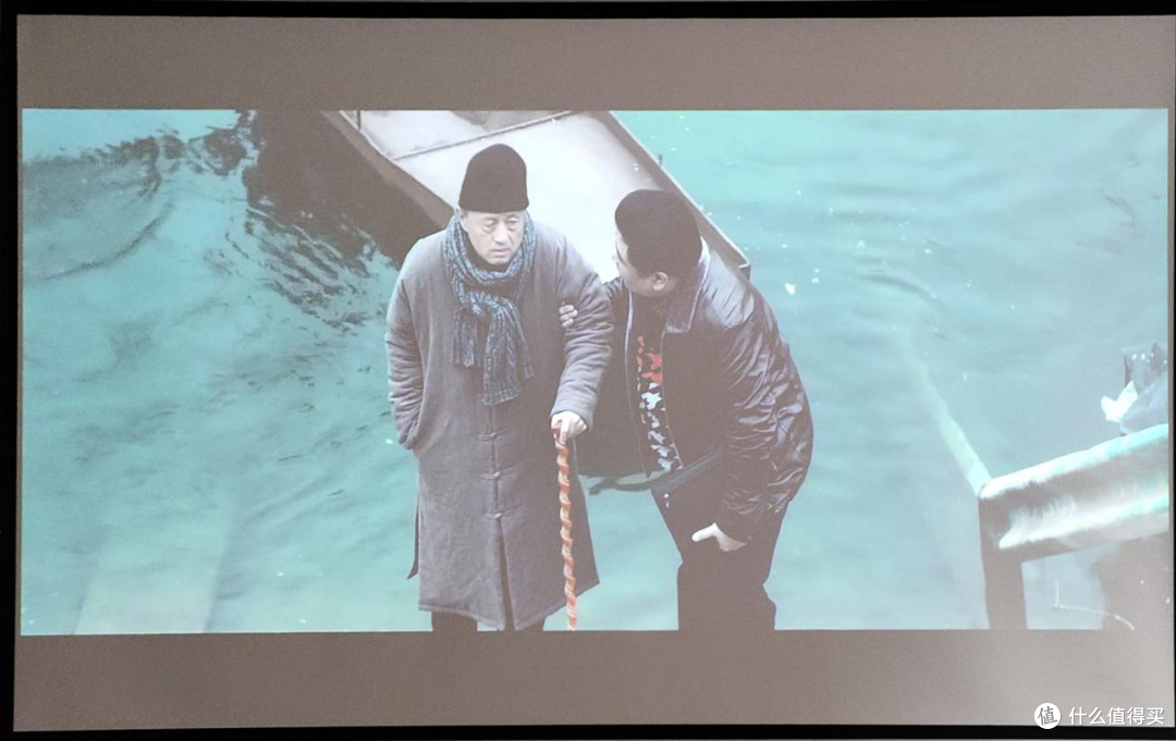 智慧家庭影院的越级，坚果J9 投影仪深度体验
