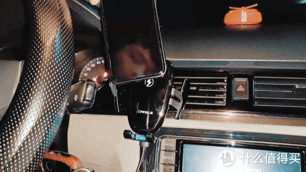 卡斐乐车载无线充手机支架：取放之间，便捷充电
