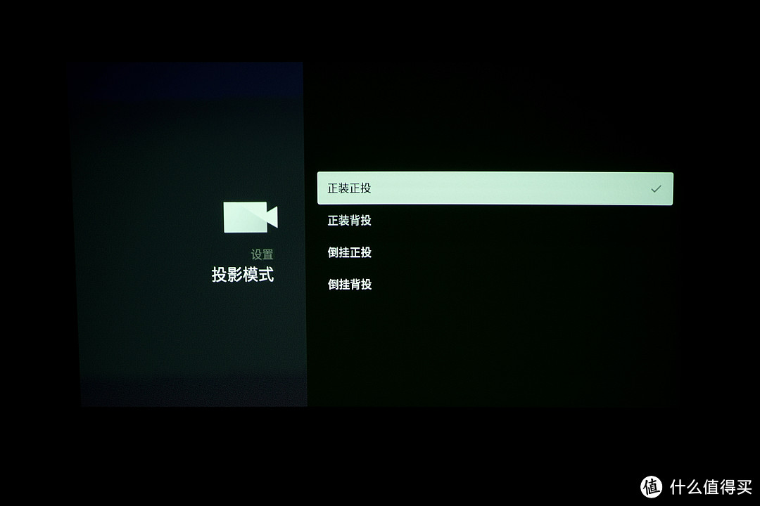 安克创新便携投影仪M2,随意摆放享受大屏