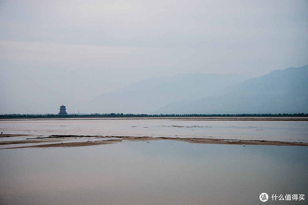 隔岸观望鹳雀楼，一人一车观河流