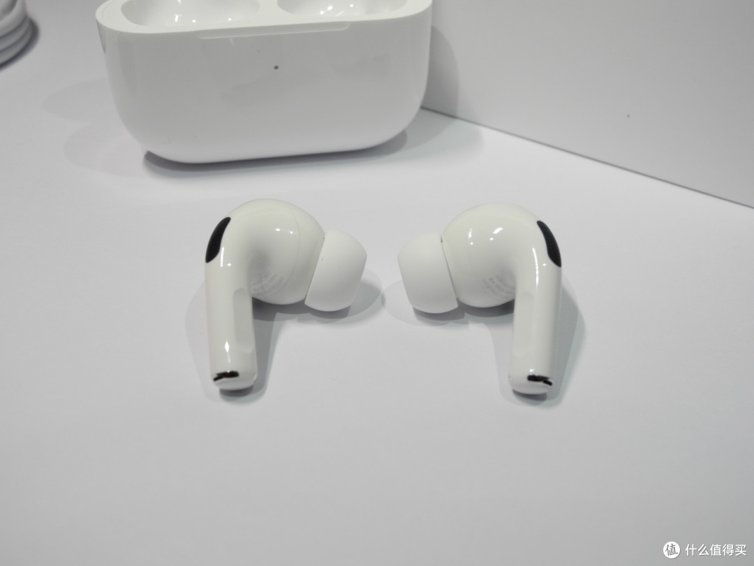 手里的AirPods 2突然就不香了?AirPods Pro到底值得入手么?