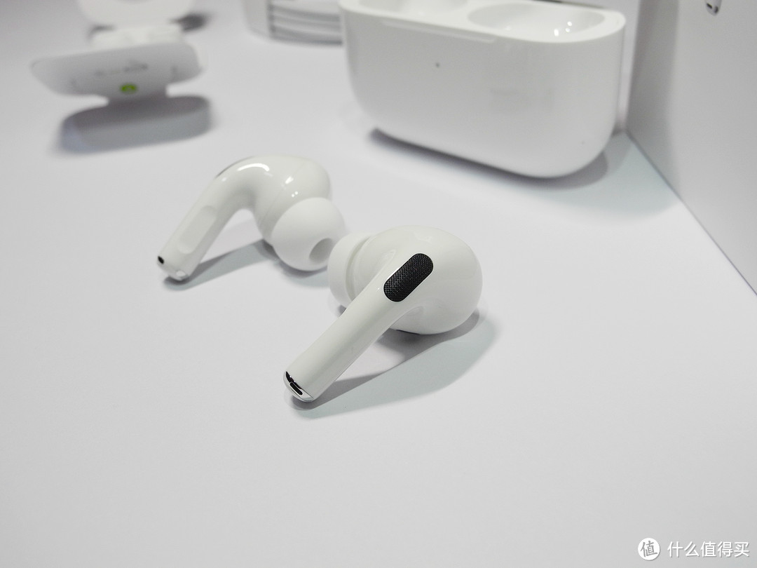 手里的AirPods 2突然就不香了？AirPods Pro到底值得入手么？