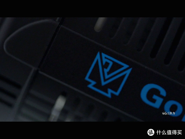 金鹰LED2000+抛物线柔光箱到手开箱