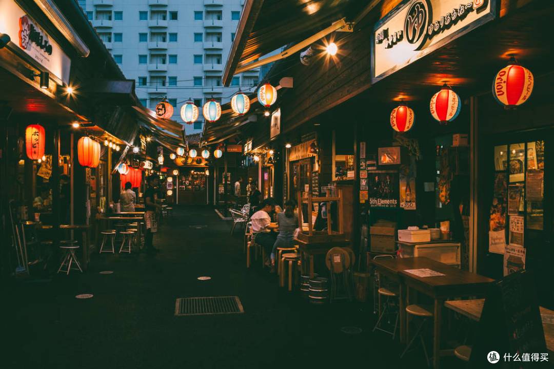 屋台：日本一度流行摊档文化，指代流动式的传统街边小吃店