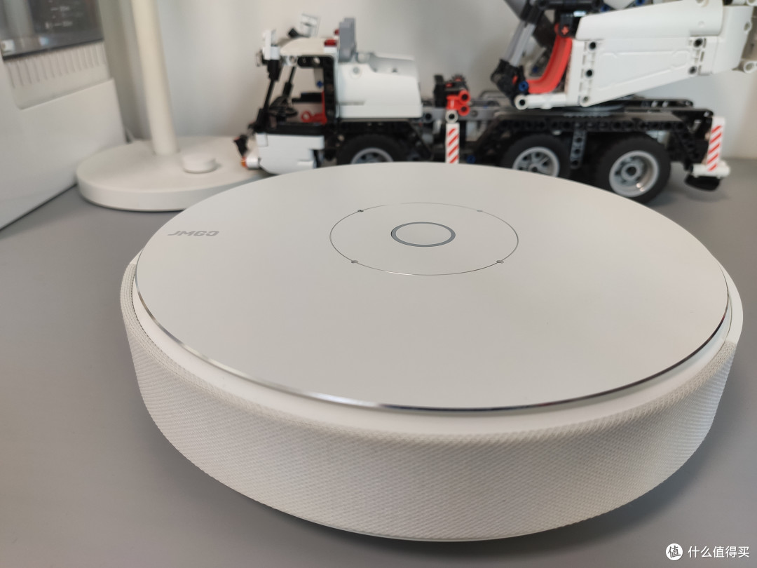 这是一台非常适合卧室使用的投影仪 坚果G7S投影仪使用评测