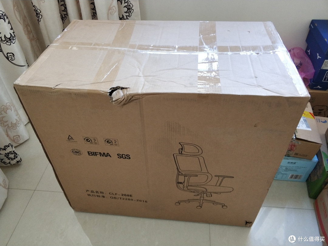 到手后箱子外观有破洞,不过对商品没影响哈