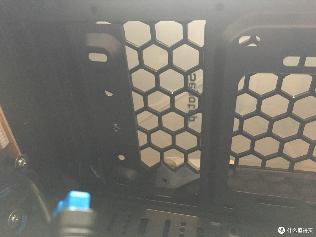 拼多多整机到货,3749元的I5 9400F+RTX2060拆给你看