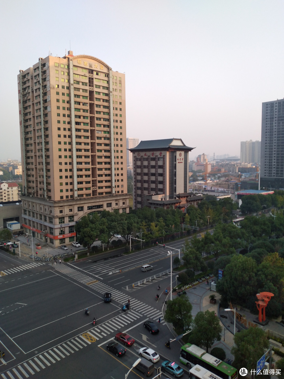 海信A5随手拍,还是可以看的,比洋垃圾Z2F号一丢丢