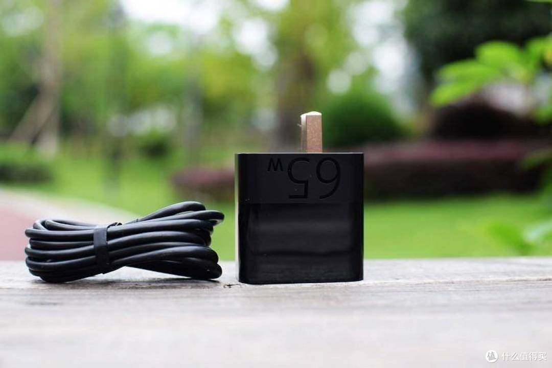 好看又能打:ZMI USB-C快充(65W)轻体验