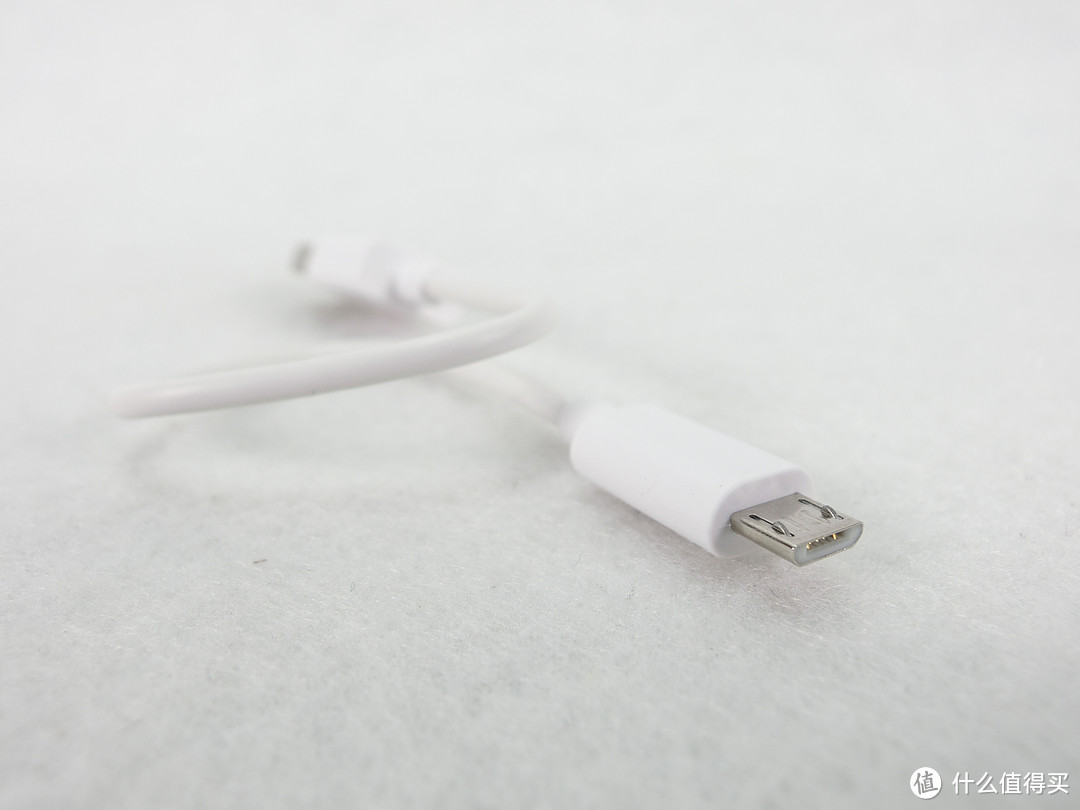 MicroUSB的充电线，非常短