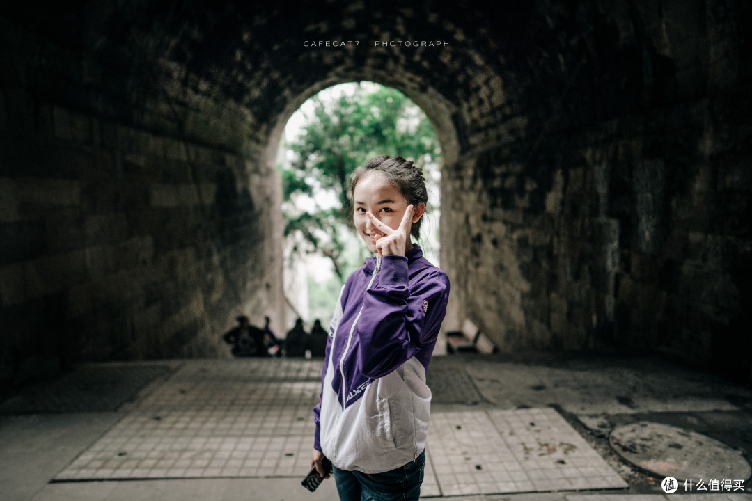 追随《少年的你》的脚步打卡重庆到此一游人像照