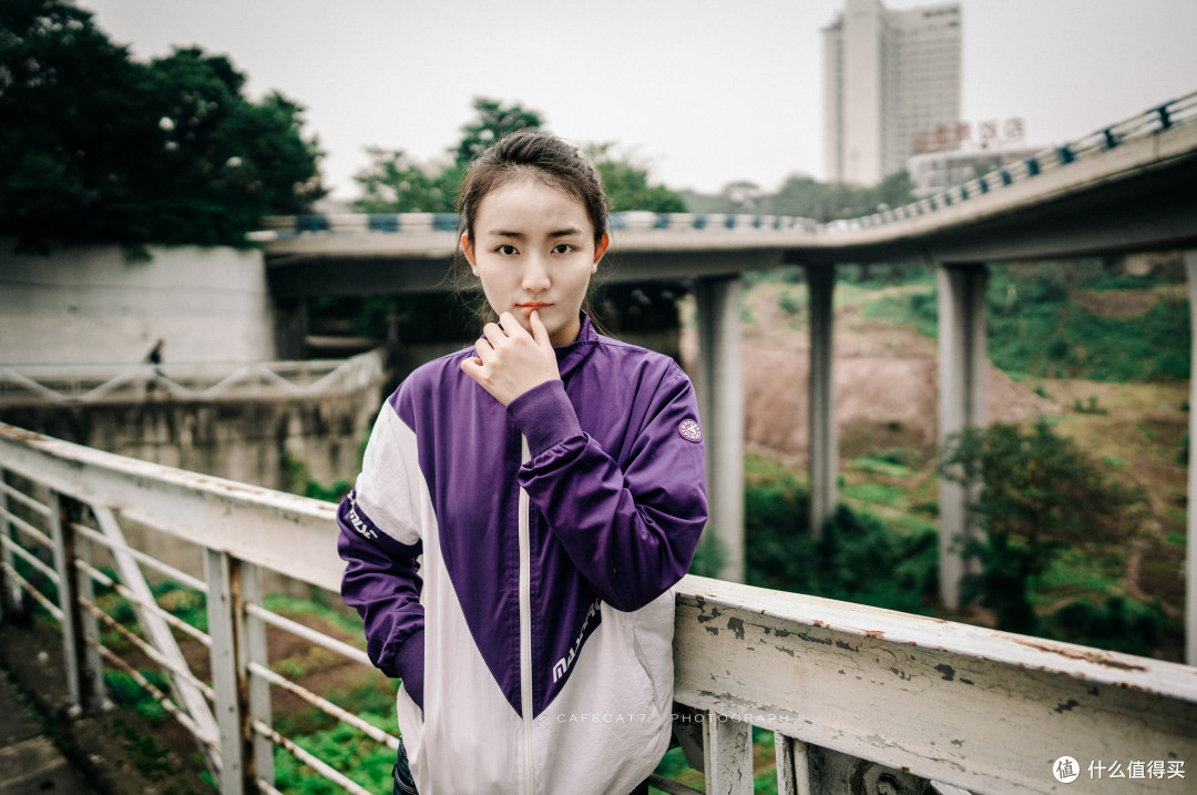 追随《少年的你》的脚步打卡重庆到此一游人像照