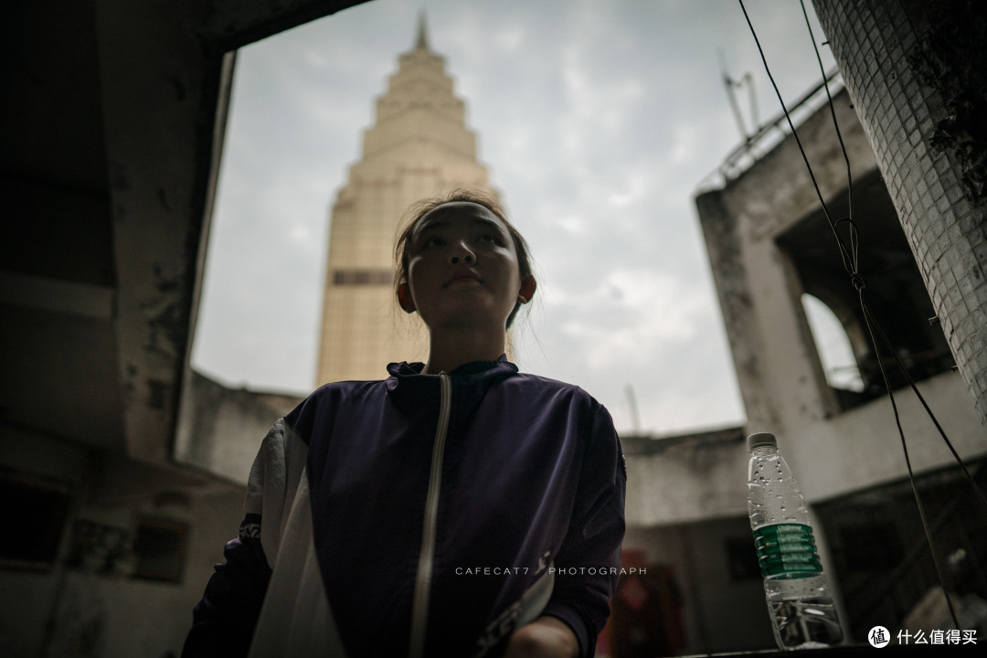 追随《少年的你》的脚步打卡重庆到此一游人像照