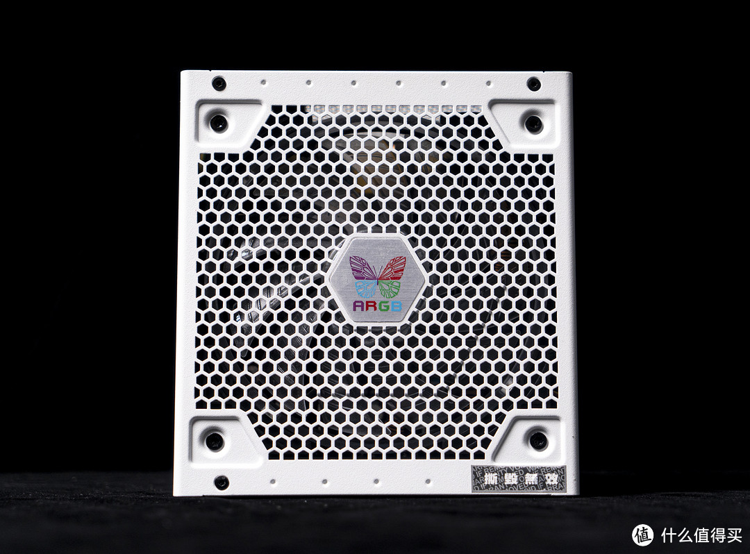 三角形的机箱装起来是种怎样的体验?