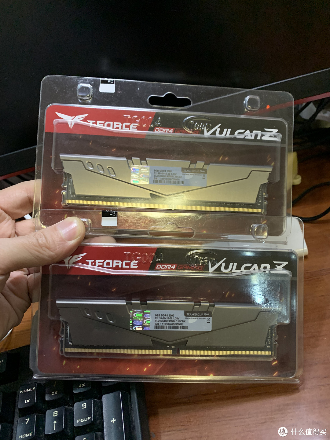 内存真的是白菜了——十铨(Team) 火神系列DDR4 3000 内存