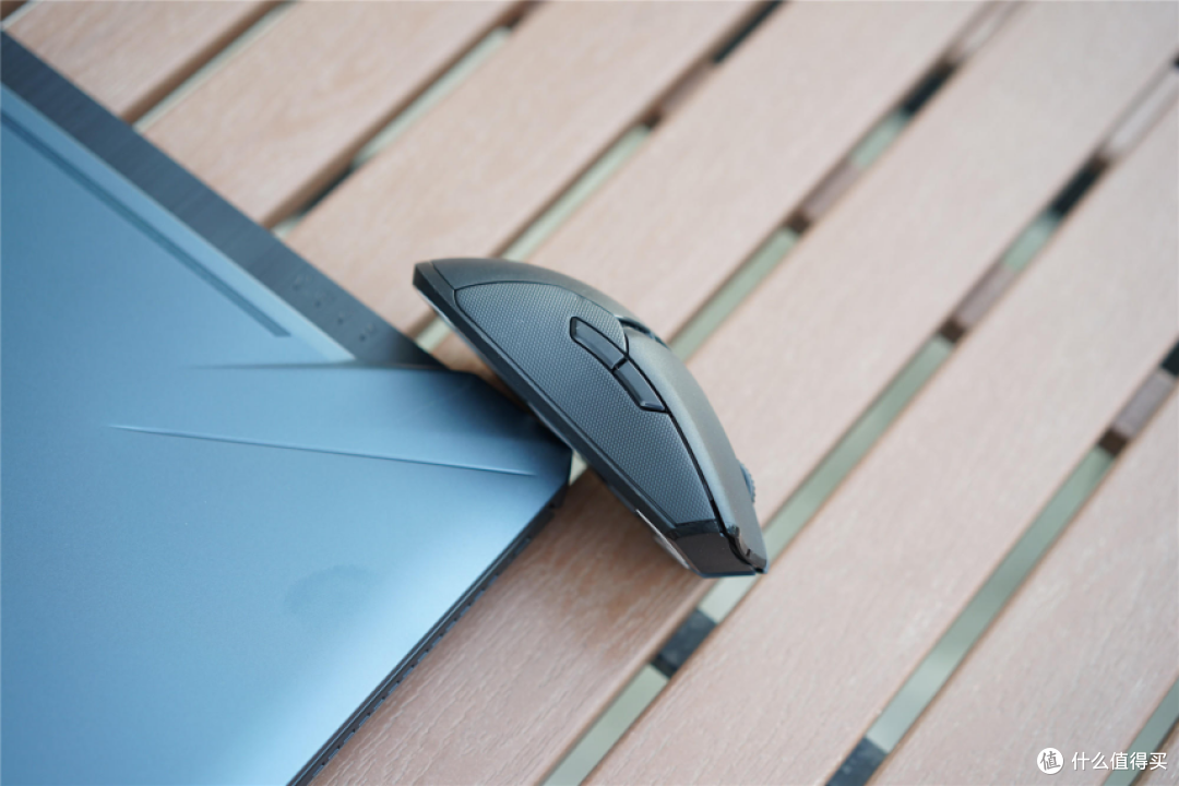 Razer雷蛇毒蝰终极版评测:超轻量化设计,游戏更畅快