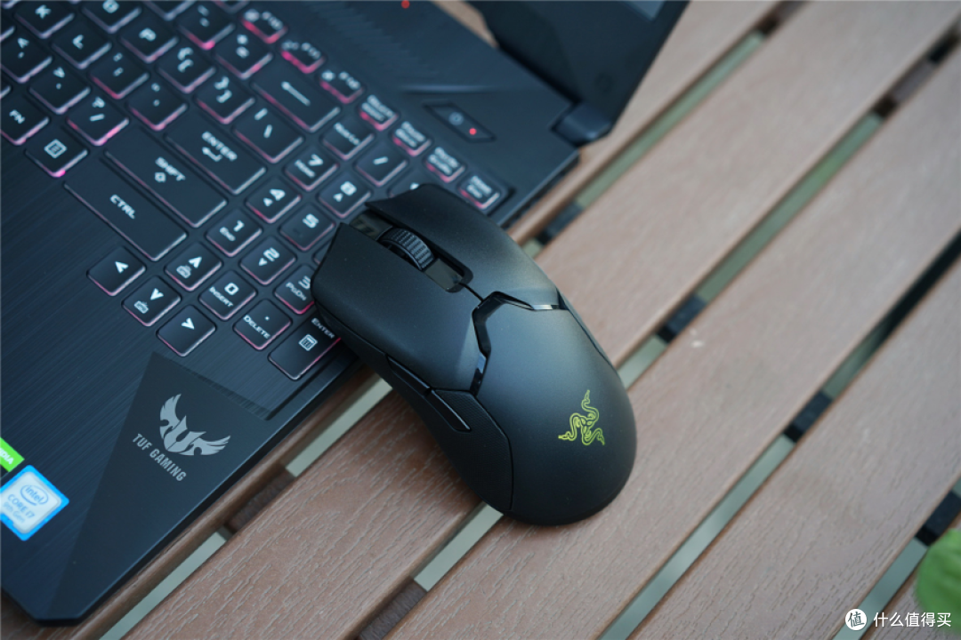 Razer雷蛇毒蝰终极版评测:超轻量化设计,游戏更畅快