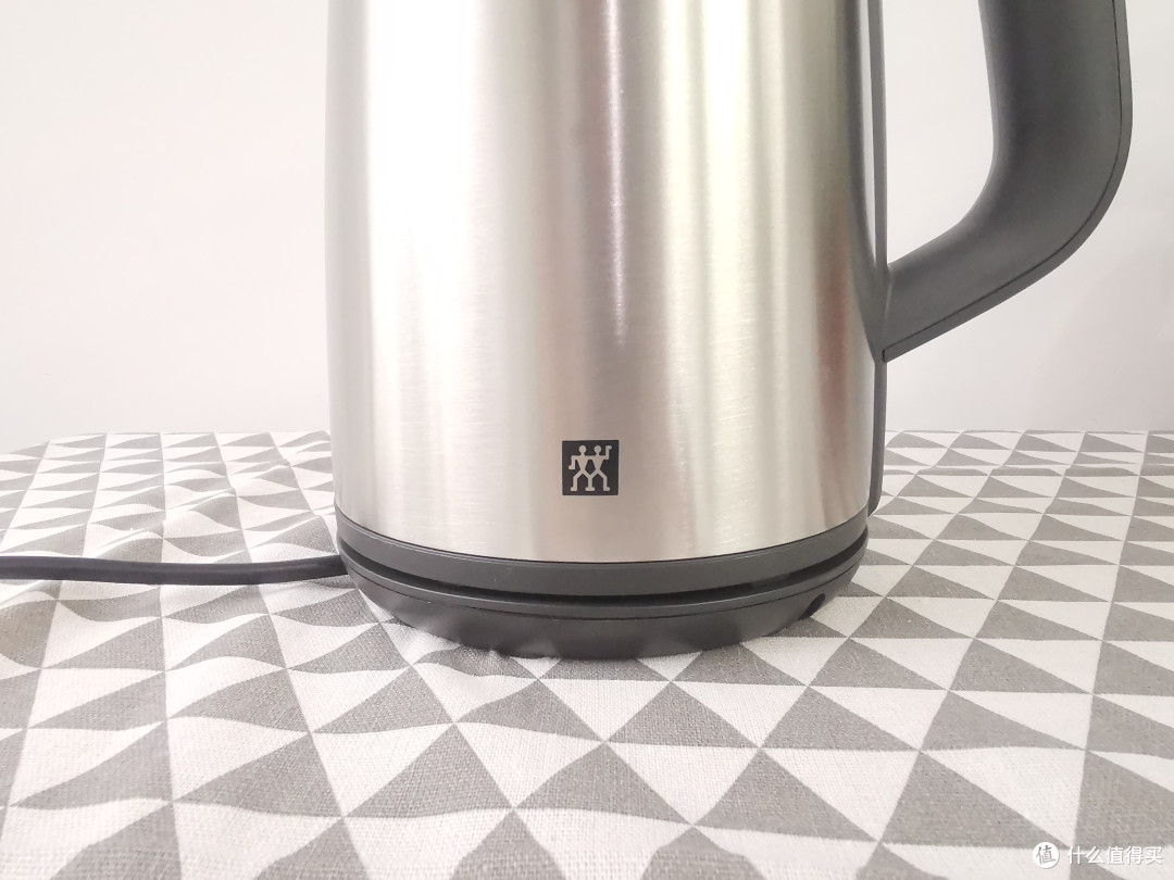 壶体喷注的LOGO标识