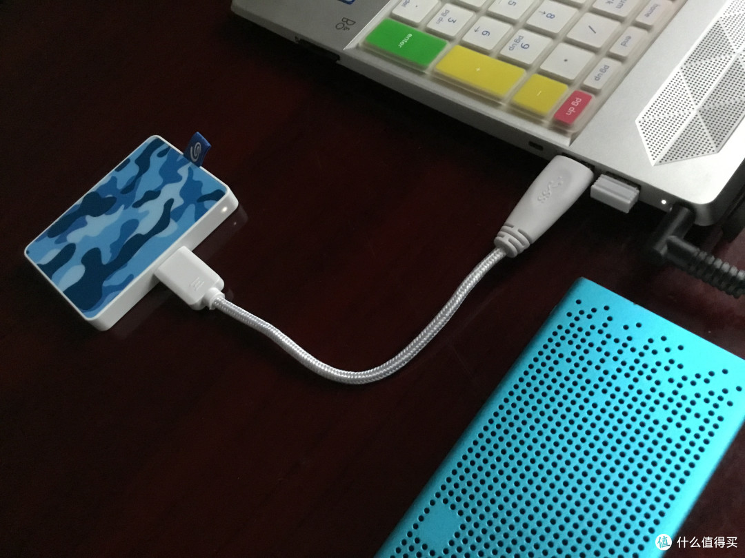轻巧便携高颜值移动固态硬盘——希捷One Touch SSD
