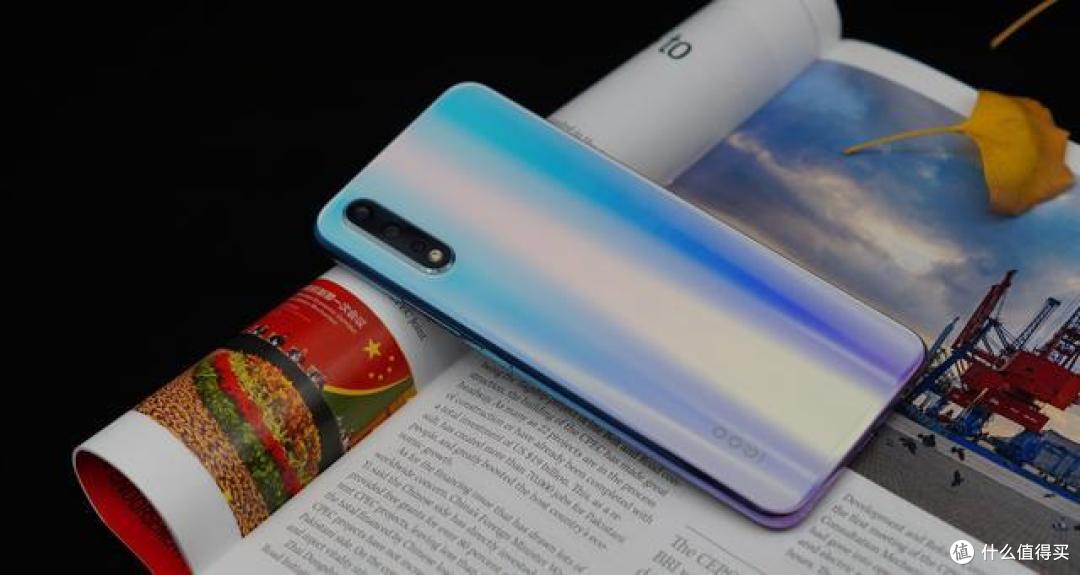 “美”到难以呼吸、“快”到措手不及：iQOO Neo 855版快评