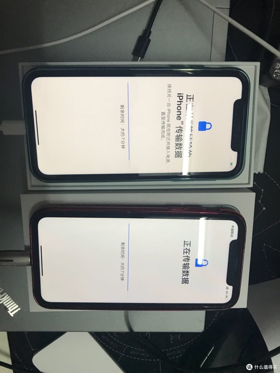 对比XR,这台11偏红
