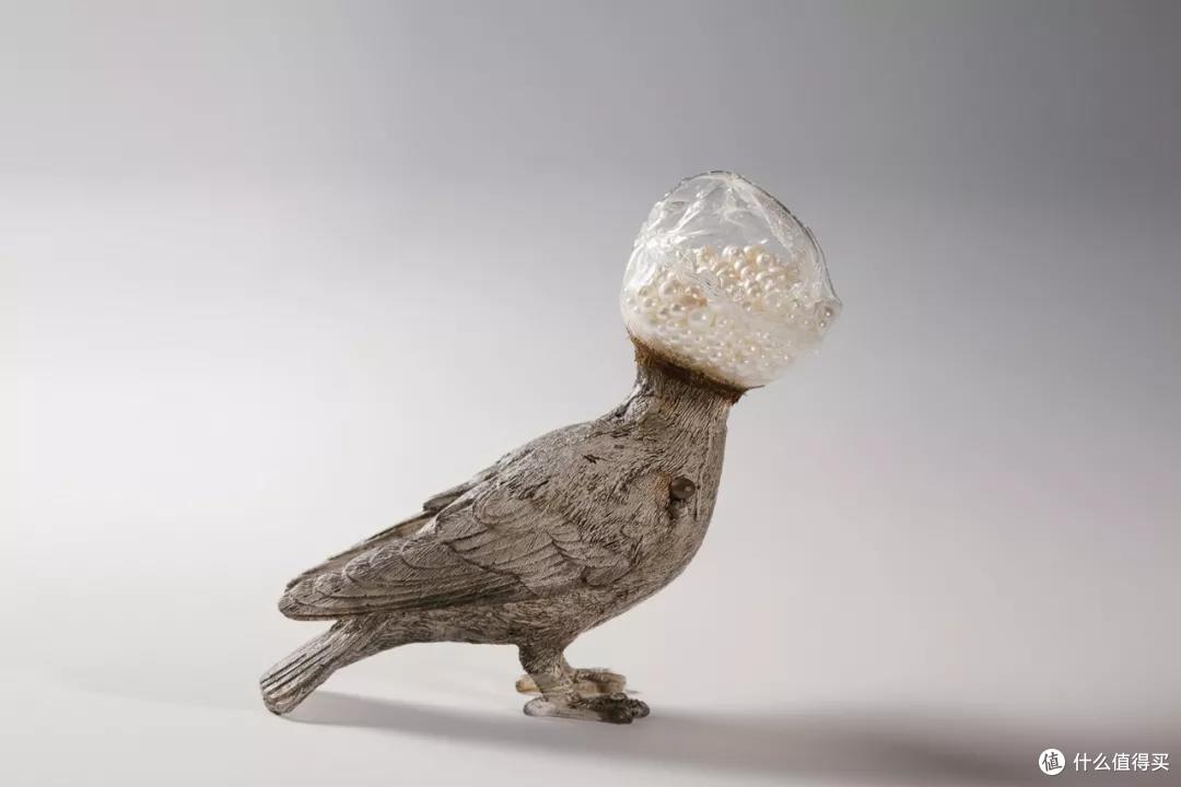 杜蒙，《彼方，此地》， 2017，玻璃、综合材料、织物、银箔