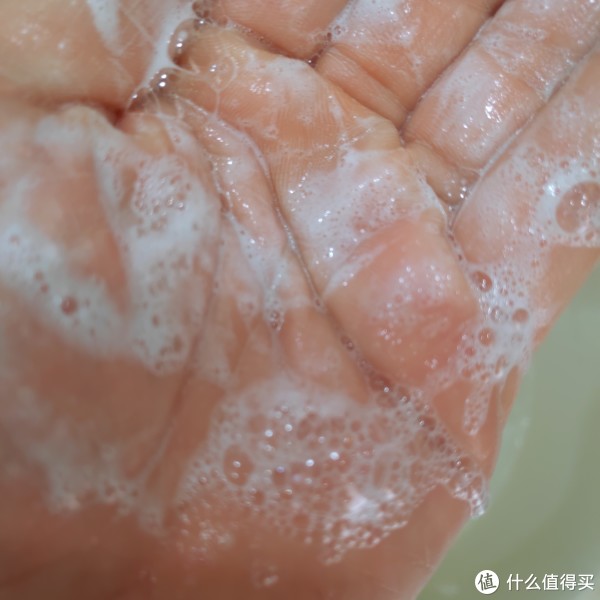 送须泡洁面二合一洗面奶气泡状况