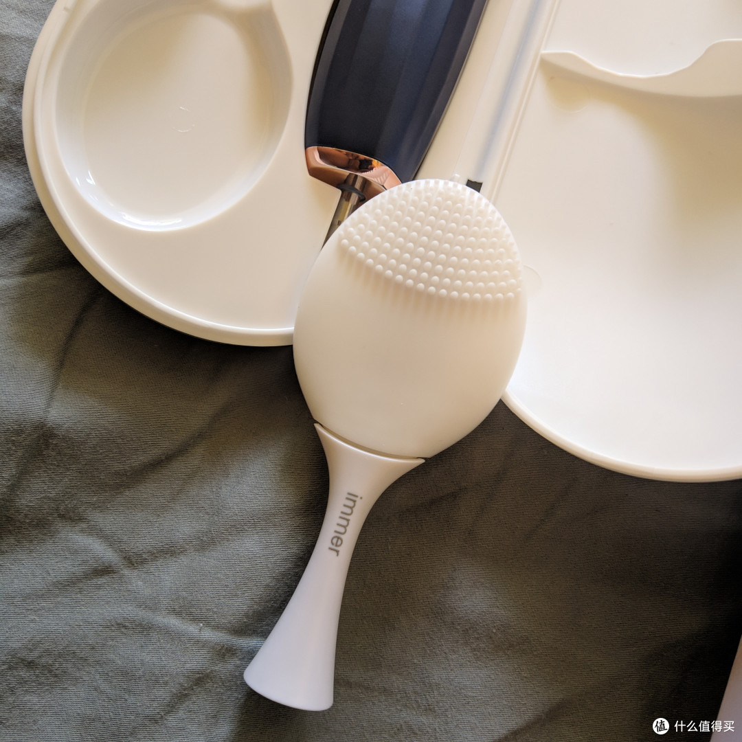 电动牙刷洁面刷头背面特写