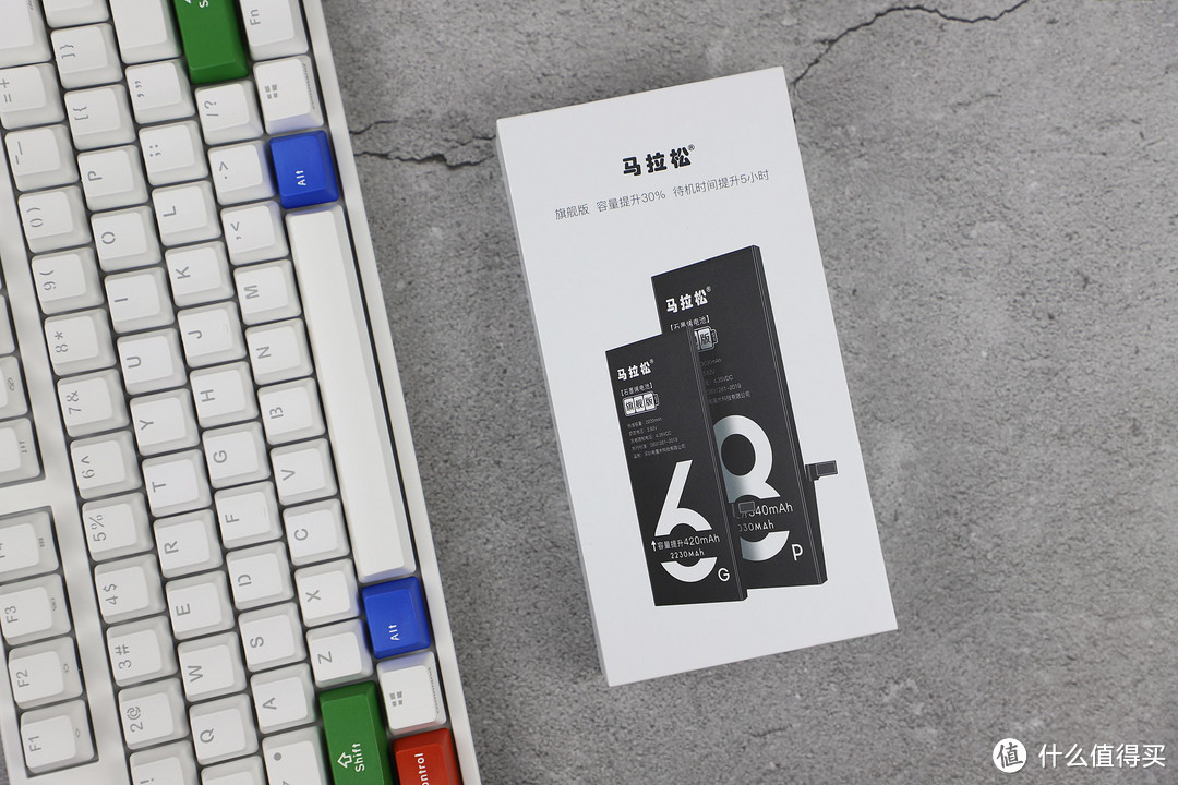 iPhone 11太贵!自己动手换电池,缝缝补补又一年