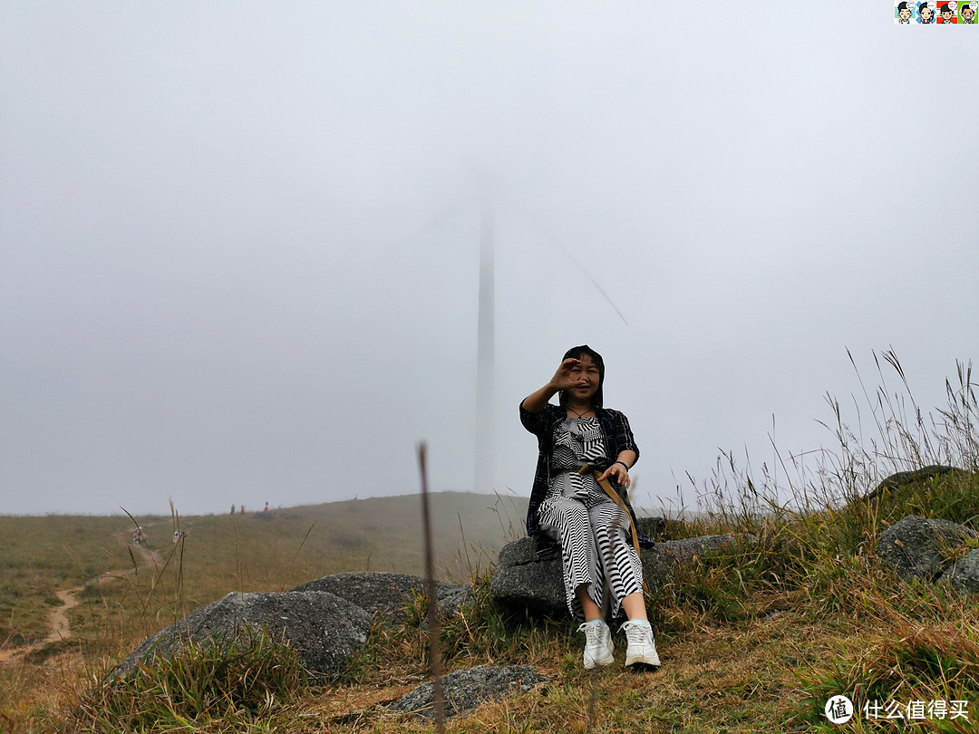 万洋相思草原位于湖南桂东县寒口乡秋里村，平均海拔到1500米以上，最高海拔1900多米，四周翠绿延绵，云雾重重迭迭