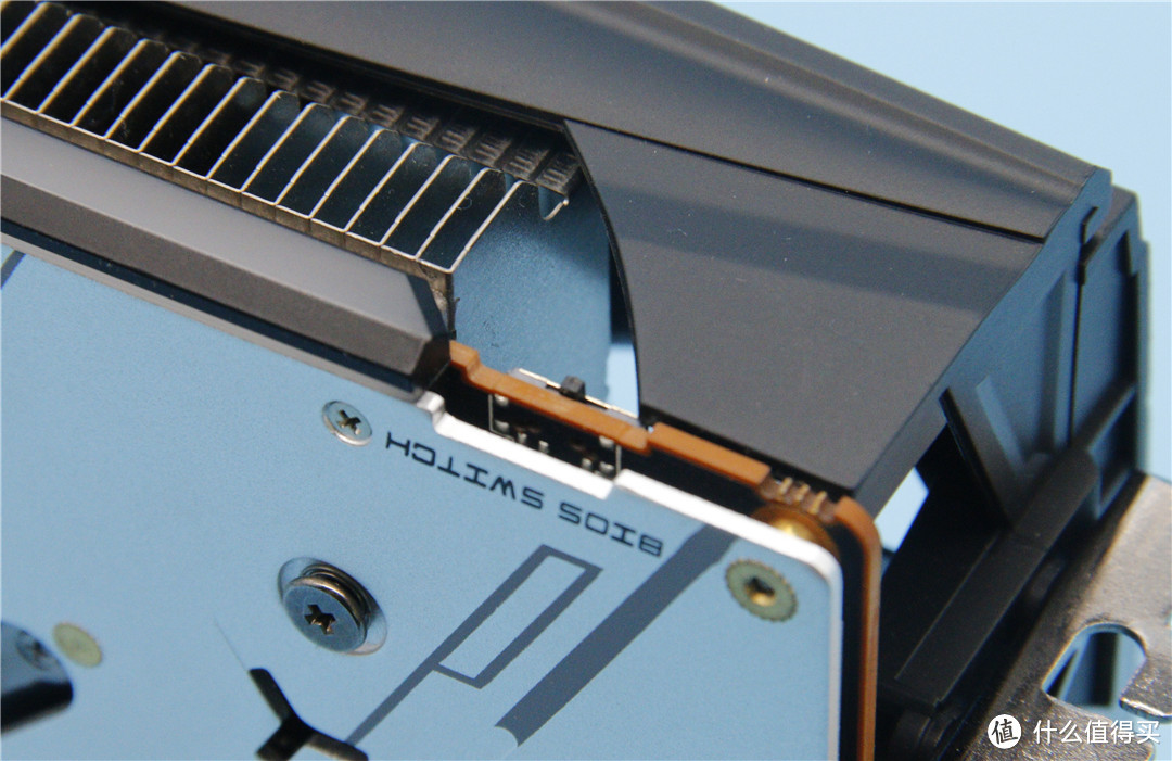 五热管散热温控给劲，蓝宝石RX 5700 超白金开箱测试