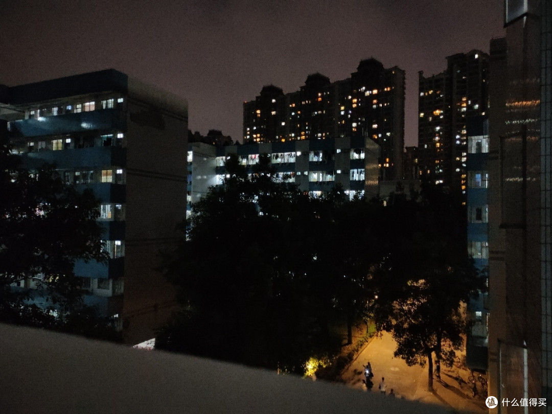 自动:iso1300 曝光1/13s