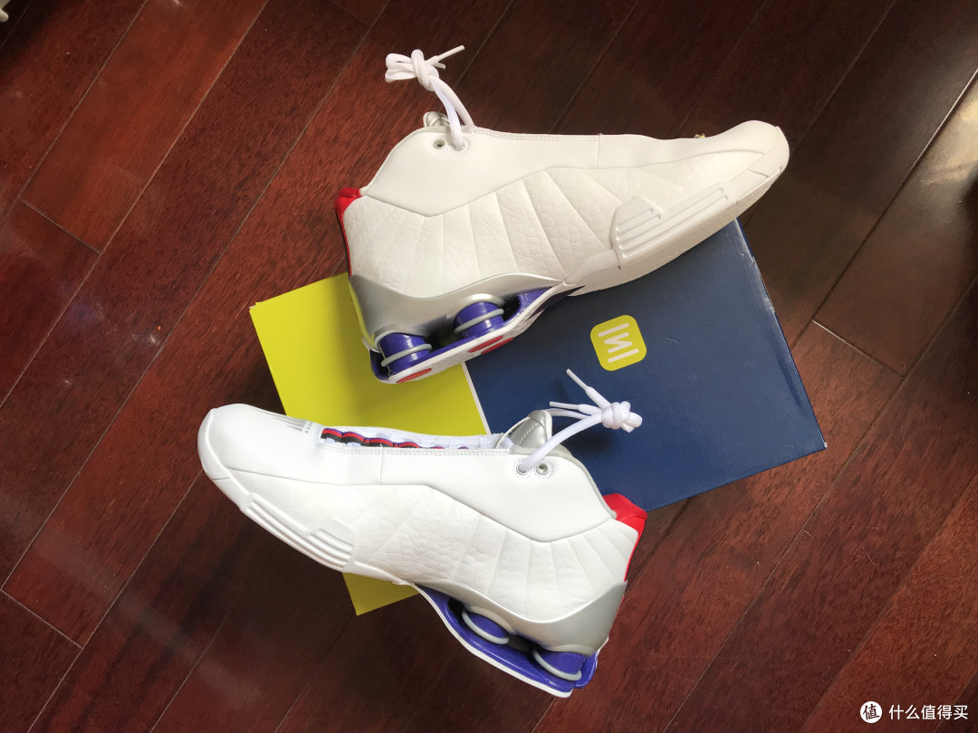 致青春致情怀的NIKE SHOX BB4篮球鞋